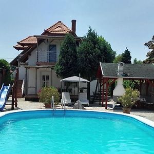 Balatonmáriafürdő Ferienhaus Mit Pool, Spielplatz Und Gartenヴィラ Exterior photo