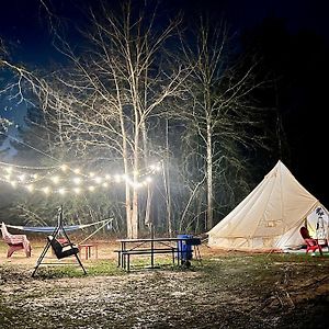 Stunning 1-Bed Glamping Tent In クリーブランド Exterior photo