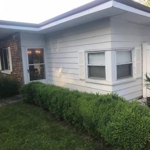 Adorable Buckeye Lake Cottage Exterior photo