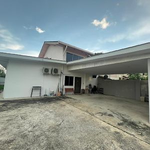 ホテル Labuan Cozy Club House Exterior photo