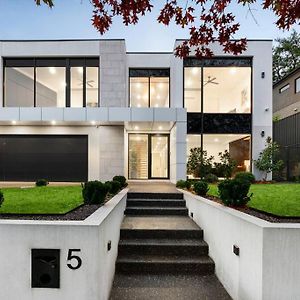 5 Ensuite Luxury Holiday House Balwyn North メルボルン Exterior photo