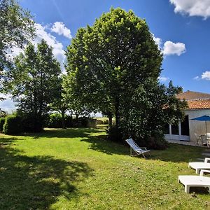 Grézac Le Pied Du Chene Bed & Breakfast Exterior photo