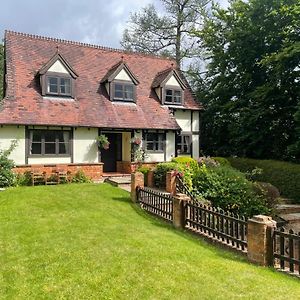 Classic Chilterns Cottage In Lovely Countryside ビーコンズフィールド Exterior photo