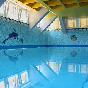 Blue Dolphin Apartment - Private Indoor Pool And Garden Near Beach スプリト Exterior photo