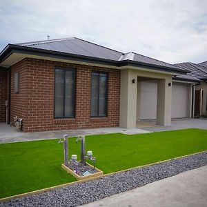 Serene Vista Homes-4-Bedroom House Donnybrook Exterior photo