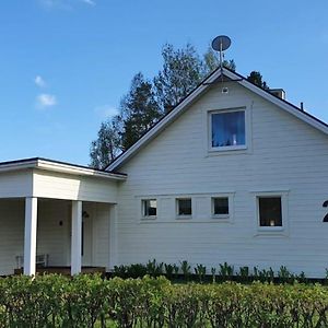 Villa Norrland, Modern Im Skandinavischen Stil, Mit Kamin, Garten Und Saunafass Vidsel Exterior photo
