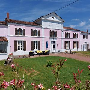 Saint-Jean-dʼAngély Maison Rouge Bed & Breakfast Exterior photo