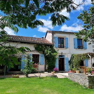 Beaulieu-sur-Sonnette Le Verger Du Paradis Bed & Breakfast Exterior photo