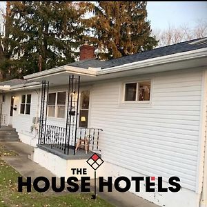 The House Hotels - Whole House Erie Street カヤホガ・フォールズ Exterior photo