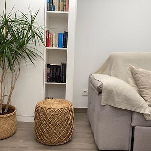 サンタ・コロマ・デ・ファルネルスApartamento Centrico Con Wifi Y Climatizado De 1 Habitacion Y Sofa-Cama Para 3 Personasアパートメント Exterior photo