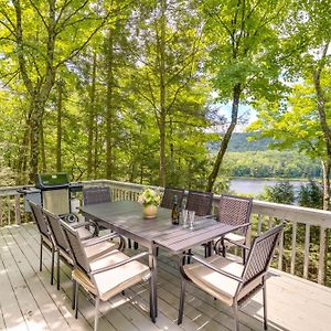 Great Barrington Lakeside Getaway With Kayak And Grillヴィラ Exterior photo