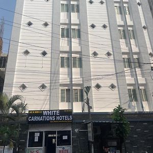 White Carnations Hotel ハイデラバード Exterior photo