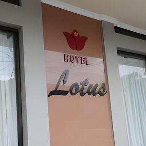 Lotus Hotel Parepare Exterior photo