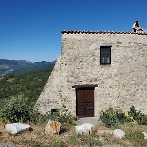 Tour Carree Du 17E S Village Perche En Drome Provencale Le Poet-Sigillat Exterior photo