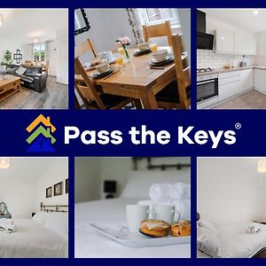 Pass The Keys Prime Location 3-Bed Home Near Manchester Airport - Ideal For Families & Groups チードル Exterior photo