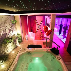 Les Secrets Rooms - Bonneval - Love Room - Spa Et Hammam Privatif Exterior photo