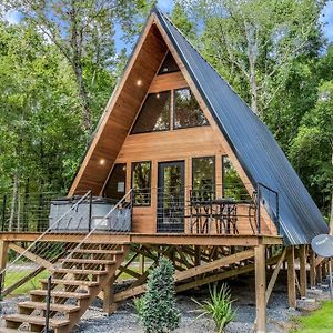 ニューアイビーリアModern A-Frame Cabin By Rip Van Winkle With Hot Tubアパートメント Exterior photo