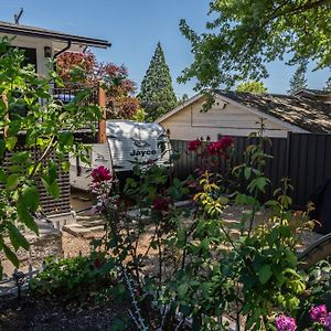 ホテル Chic Rv Retreat, Stunning Yard In ローズバーグ Exterior photo