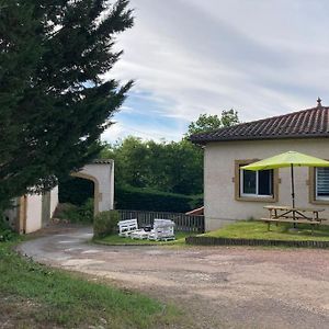 Le Breuil  L'Escale Des Pertonnieresヴィラ Exterior photo