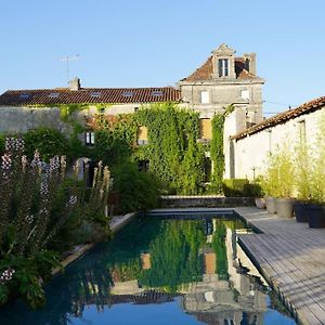 Jurignac Logis De La Cle Des Champs Immense Piscine Calme Verdoyantヴィラ Exterior photo