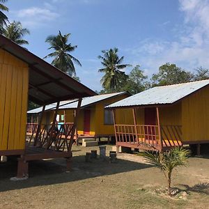 ホテル Mersing Chalet Teluk Sisek Kampung Sisek Exterior photo