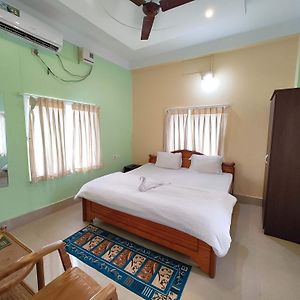 Goroomgo Hotel Sidhi Vinayak Inn -Enjoy Free Wifi - Free Parking And Housekeeping Facilities- Restaurent Available バラナシ Exterior photo