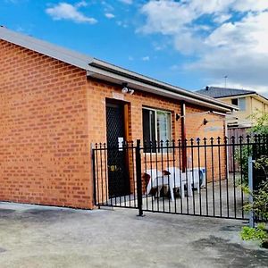 Belmore Affordable 2 Bedroom Granny Flat シドニー Exterior photo