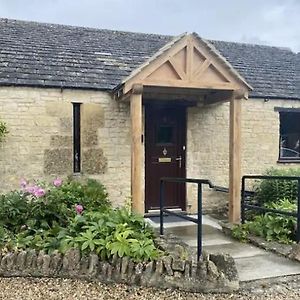 Cosy Cotswold Barn Conversion In Andoversfordアパートメント Exterior photo