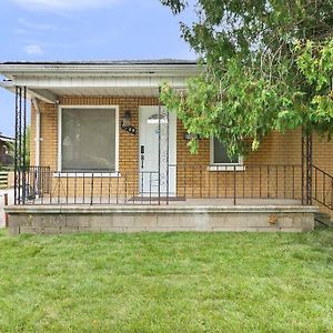 Charming Cozy 2-Bedroom Retreat In South ウィンザー Exterior photo