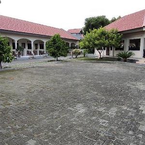 ホテル Oyo 93051 Wisma Syariah Buloe Enrekang Exterior photo