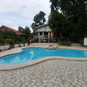 Oyo 834 Ld'S Resort Magalang Exterior photo