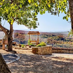 ホテル Complex Arbanashki Style-Panoramic View With Summer And Winter Terrace, Jacuzzi, Sauna, Children'S And Adult Area With Cinema Summer ヴェリコ・タルノヴォ Exterior photo