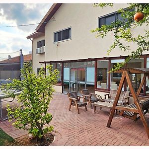 ネタニア House With Garden Next To The Beach, Has A Miklatヴィラ Exterior photo