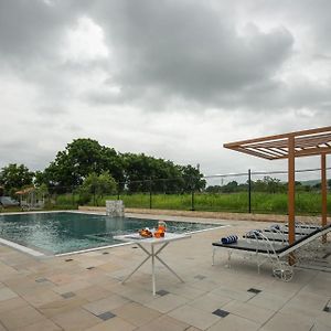 Stayvista At Wildwoods Stone With Pool, Bathtub, Wi-Fi サワイ・マドプール Exterior photo