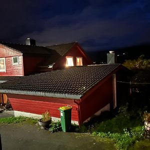 Volda Line Pa Hauane1 Bed & Breakfast Exterior photo