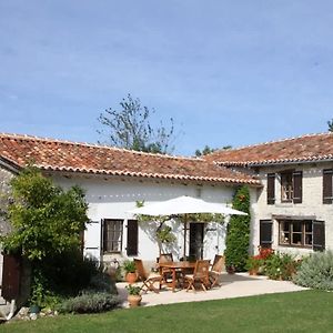 Nanteuil-Auriac-de-Bourzac La Cotte Remote House For Family Getaway In Perigordヴィラ Exterior photo