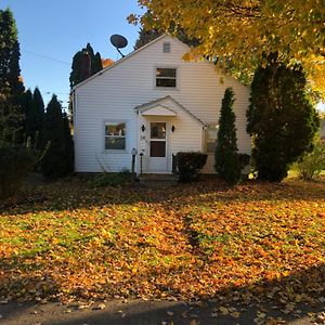 Mount Vernon Cozy Cape Bed & Breakfast Exterior photo