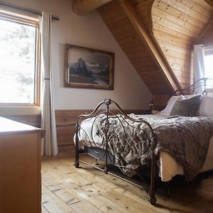 Sainte-Marie Hebergement "La Maison En Bois Rond" Bed & Breakfast Room photo