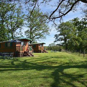 Vallon-en-Sully Les Roulottes Des Ris Bed & Breakfast Exterior photo