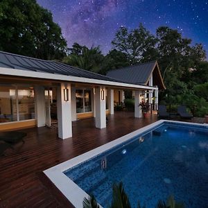 ウェスト・エンド Relax At This Hillside Retreat That Overlooks The Lush Forest And The Caribbean,ヴィラ Exterior photo