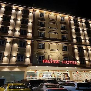 Blitz Hotel Batam Near Sultan Mahmud Ri'Ayat Shah セクパン Exterior photo