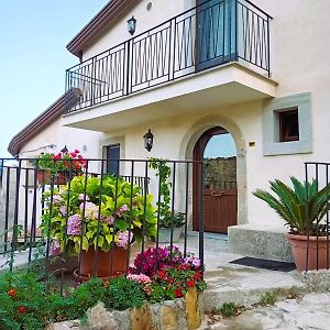 Albergo Diffuso Montalbano Borgo Antico - La Casetta Del Vento モンタルバーノ・エリコーナ Exterior photo