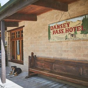 The Danseys Pass Hotel Ranfurly Exterior photo