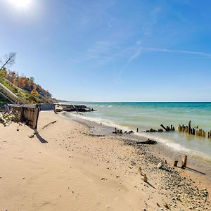 Cottage With Private Beach And Fire Pit In Manistee! Exterior photo