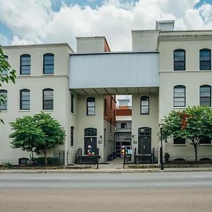 Landing At Perry Street Lofts - 1 Bedroom In ピーターズバーグ Exterior photo