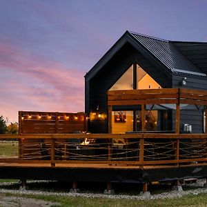 Modern Tiny Cabin, With Hot Tub In Choteau Mtアパートメント Exterior photo