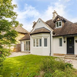 Stunning 5 Bed In The Centre Of Bourton!ヴィラ Exterior photo