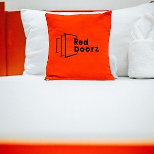 ホテル Reddoorz At S & L Apartelle Daraga Albay レガスピ Exterior photo