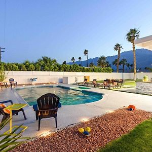 Palm Springs Deluxe Rentals Putting Green & More Exterior photo