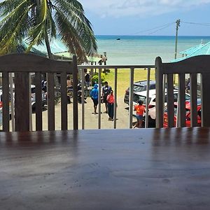 ポート・マチュリン Beach View Bed & Breakfast Exterior photo